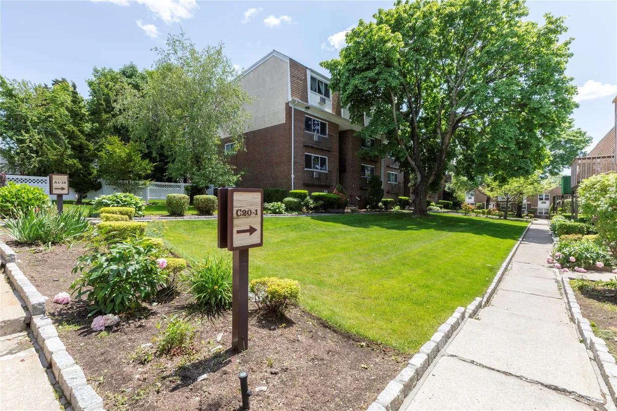 Westchester Real Estate | View 380 N Broadway #D4 | room 2