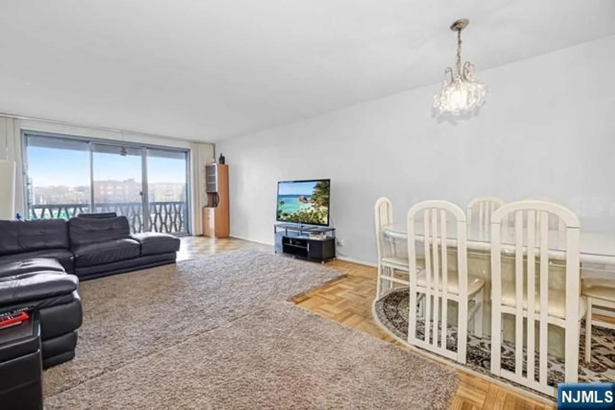 Bergen County Real Estate | View 2100 Linwood Avenue 5T | room 2