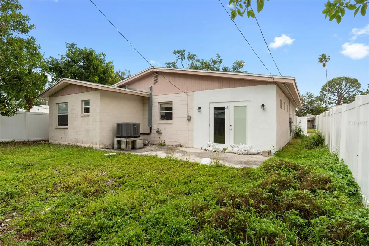 Sarasota/St. Petersburg Real Estate | View 1759 Massachusetts Avenue Ne | room 2