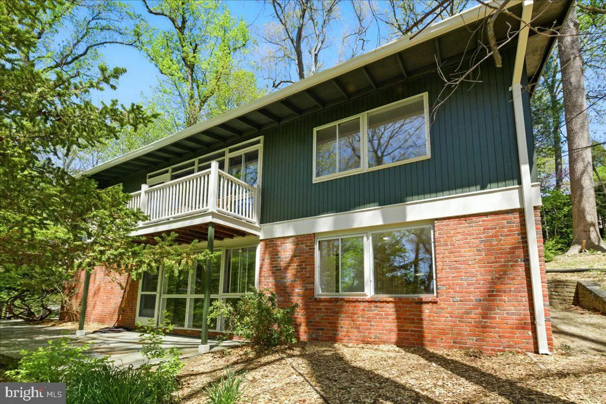Washington Metro Area Real Estate | View 7211 Macarthur Boulevard | 4 Beds, 3 Baths