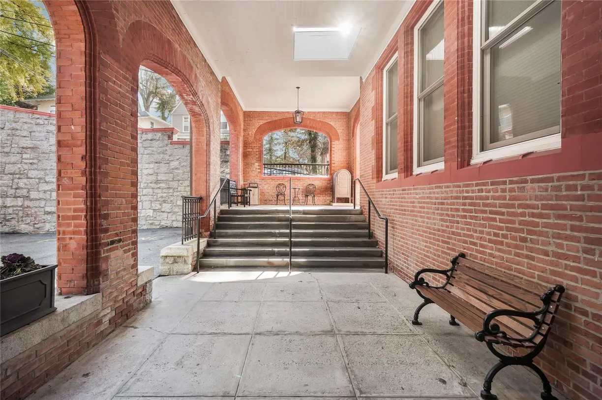 Westchester Real Estate | View 18 N Broadway #402 | room 1
