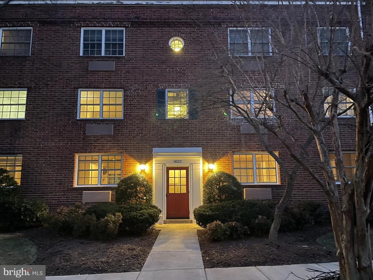 Washington Metro Area Real Estate | View 1622 W Abingdon Drive Unit# 102 | 1 Bed, 1 Bath