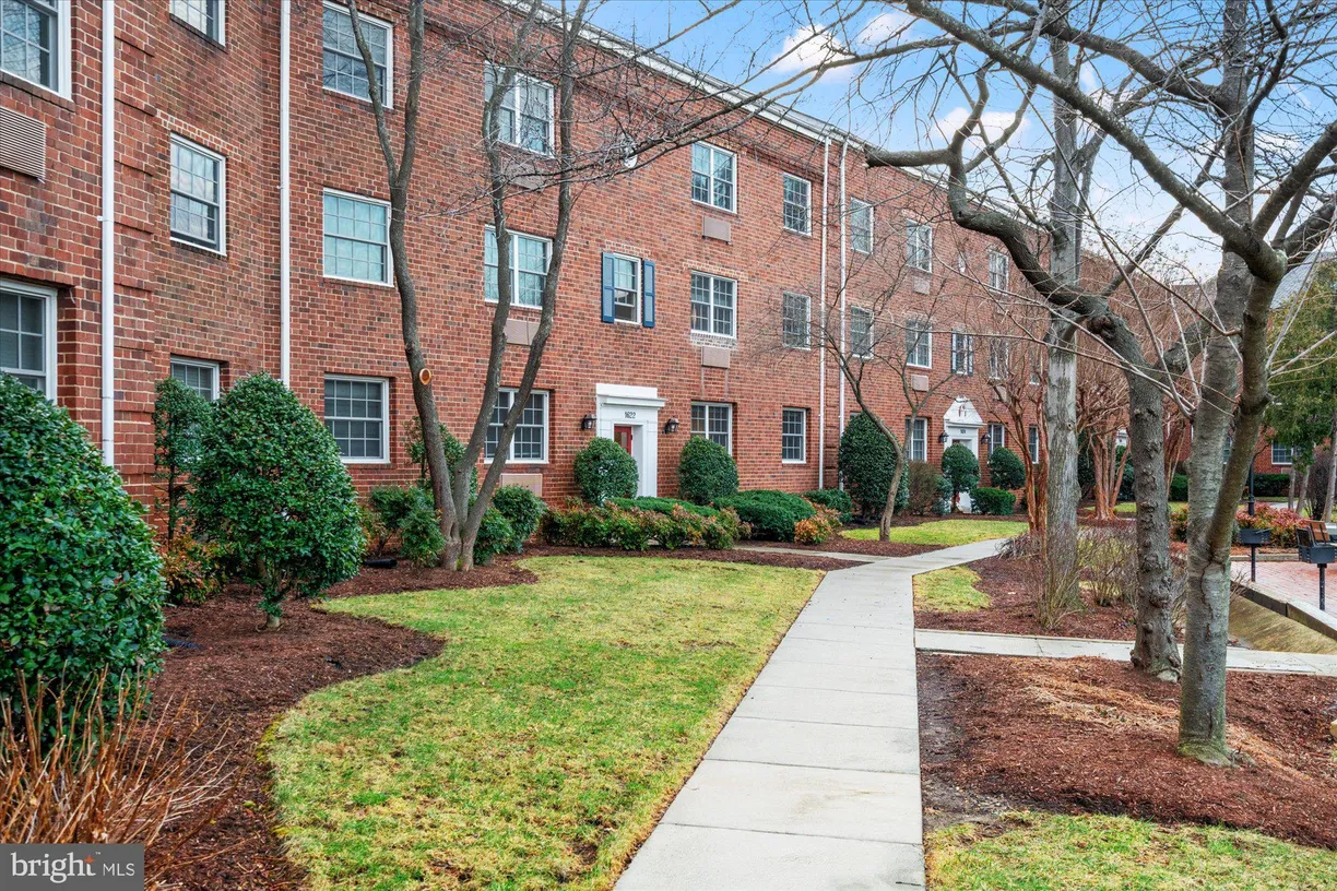 Washington Metro Area Real Estate | View 1622 W Abingdon Drive Unit# 102 | room 1