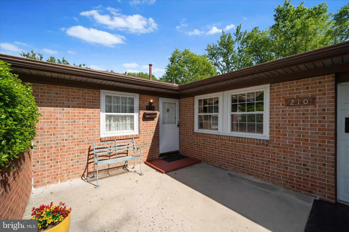 Washington Metro Area Real Estate | View 210 W Beech Road | room 1
