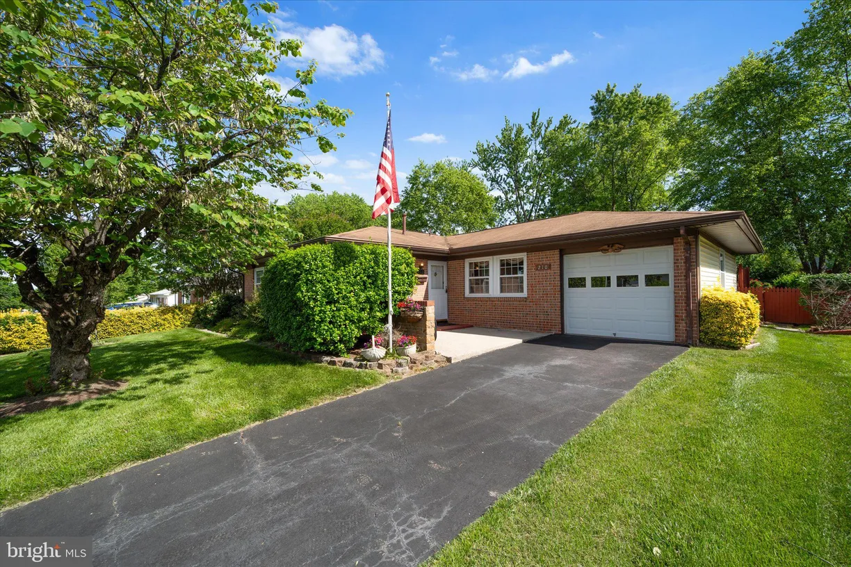 Washington Metro Area Real Estate | View 210 W Beech Road | 3 Beds, 2 Baths