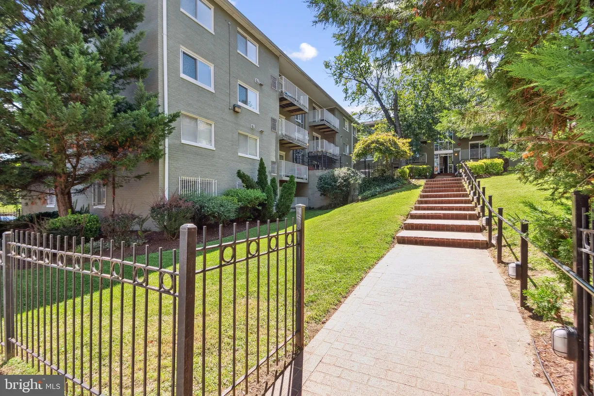 Washington Metro Area Real Estate | View 4477 B Street SE 104 | room 1