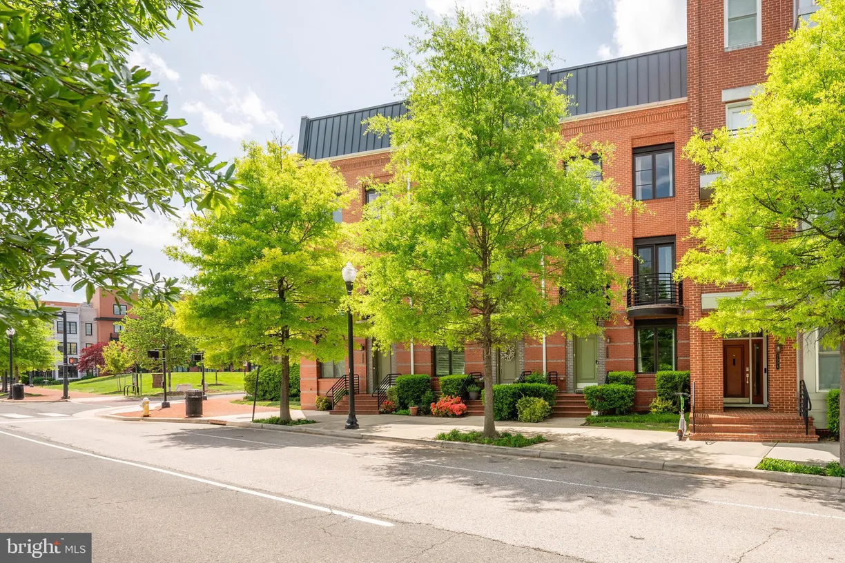 Washington Metro Area Real Estate | View 2006 Potomac Avenue | 3 Beds, 3 Baths