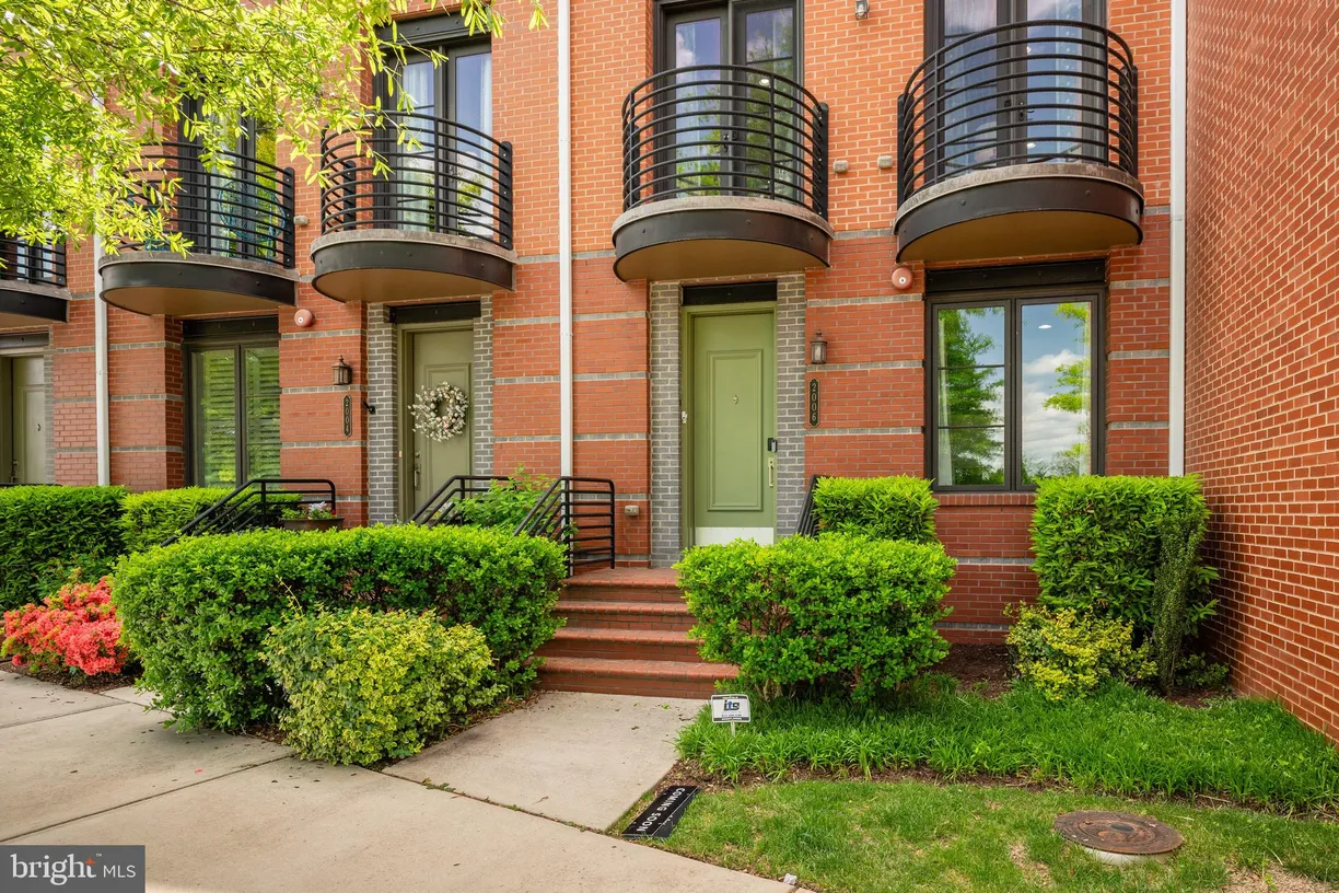 Washington Metro Area Real Estate | View 2006 Potomac Avenue | room 2