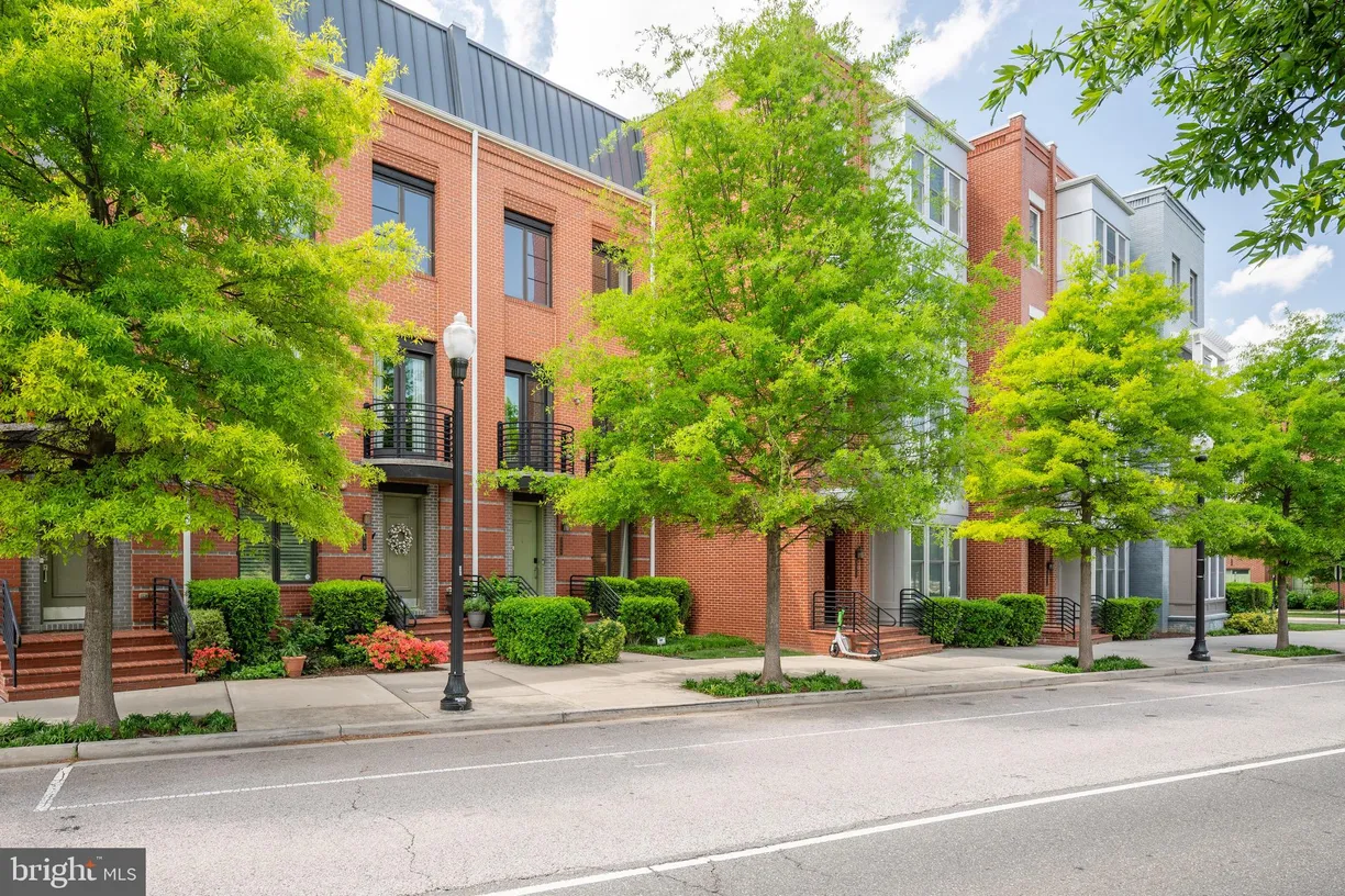 Washington Metro Area Real Estate | View 2006 Potomac Avenue | room 1