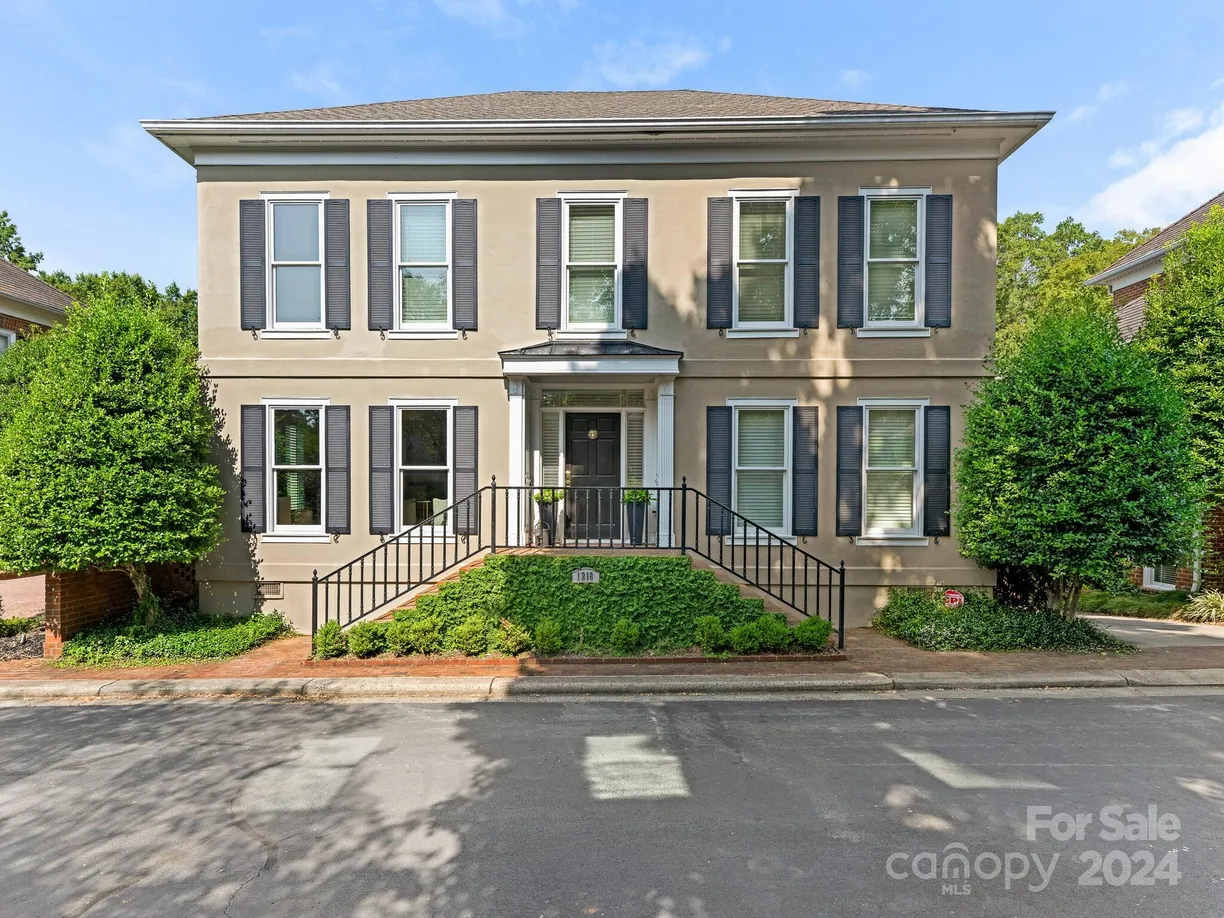 Charlotte Real Estate | View 1218 Wareham Court | 5 Beds, 5 Baths