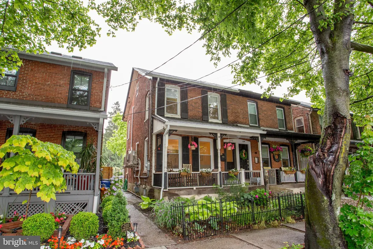 Central NJ/Bucks County, PA Real Estate | View 256 N Union Street | 3 Beds, 1 Bath