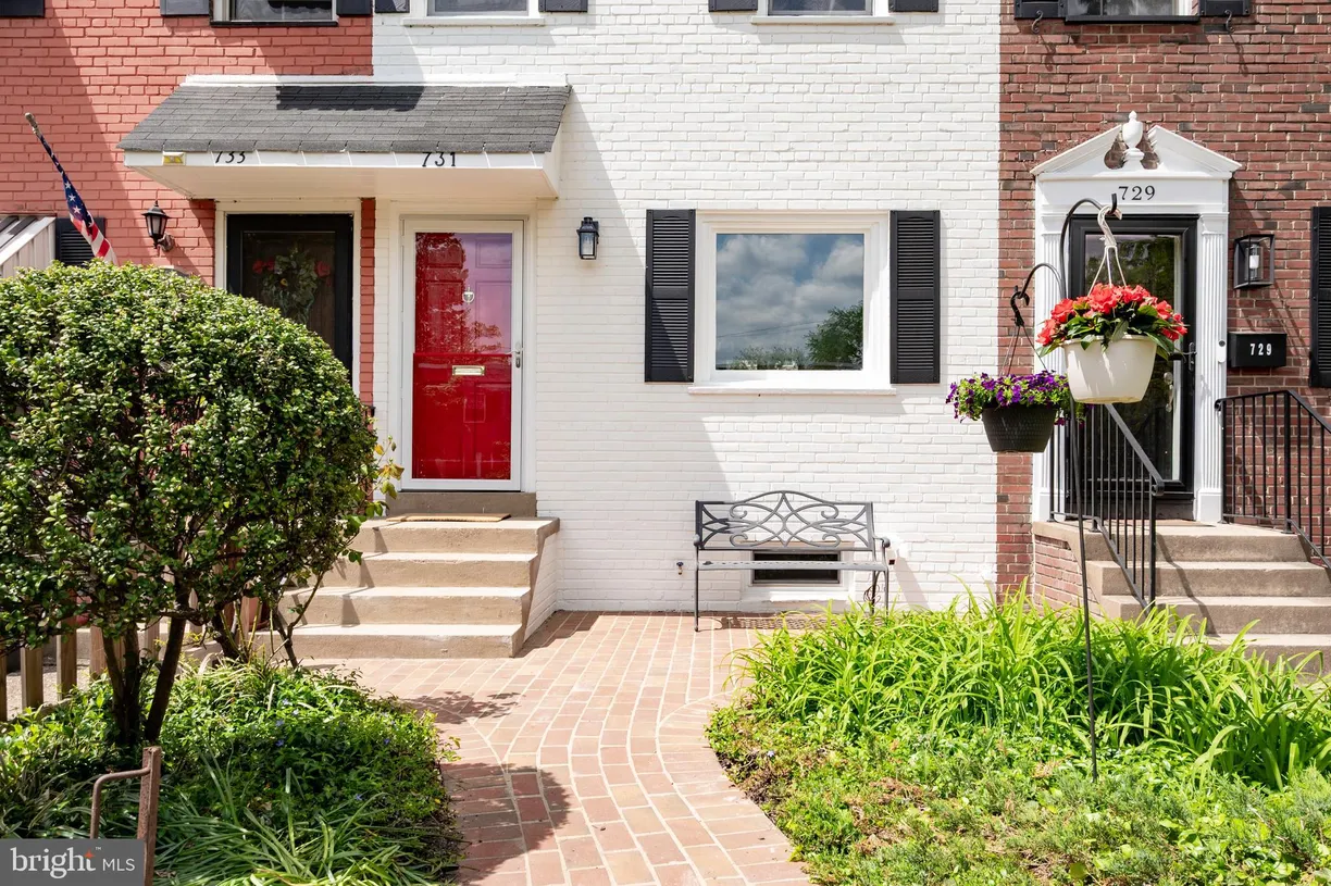 Washington Metro Area Real Estate | View 731 S Alfred Street S | 2 Beds, 2 Baths