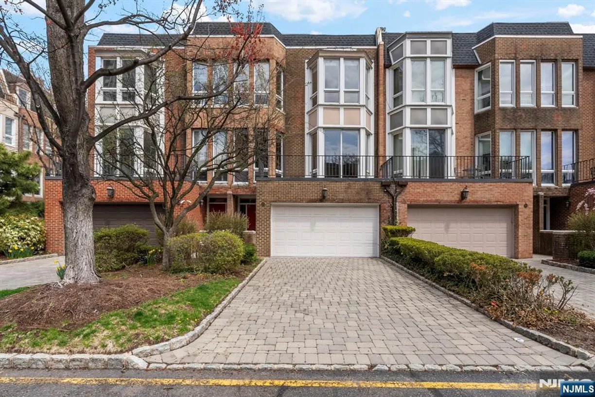 Bergen County Real Estate | View 55 Victoria 55 | 4 Beds, 3 Baths