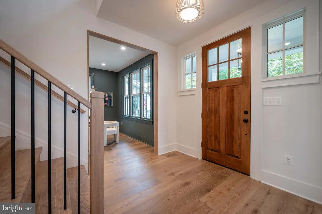 Washington Metro Area Real Estate | View 110 E Raymond Avenue | room 2