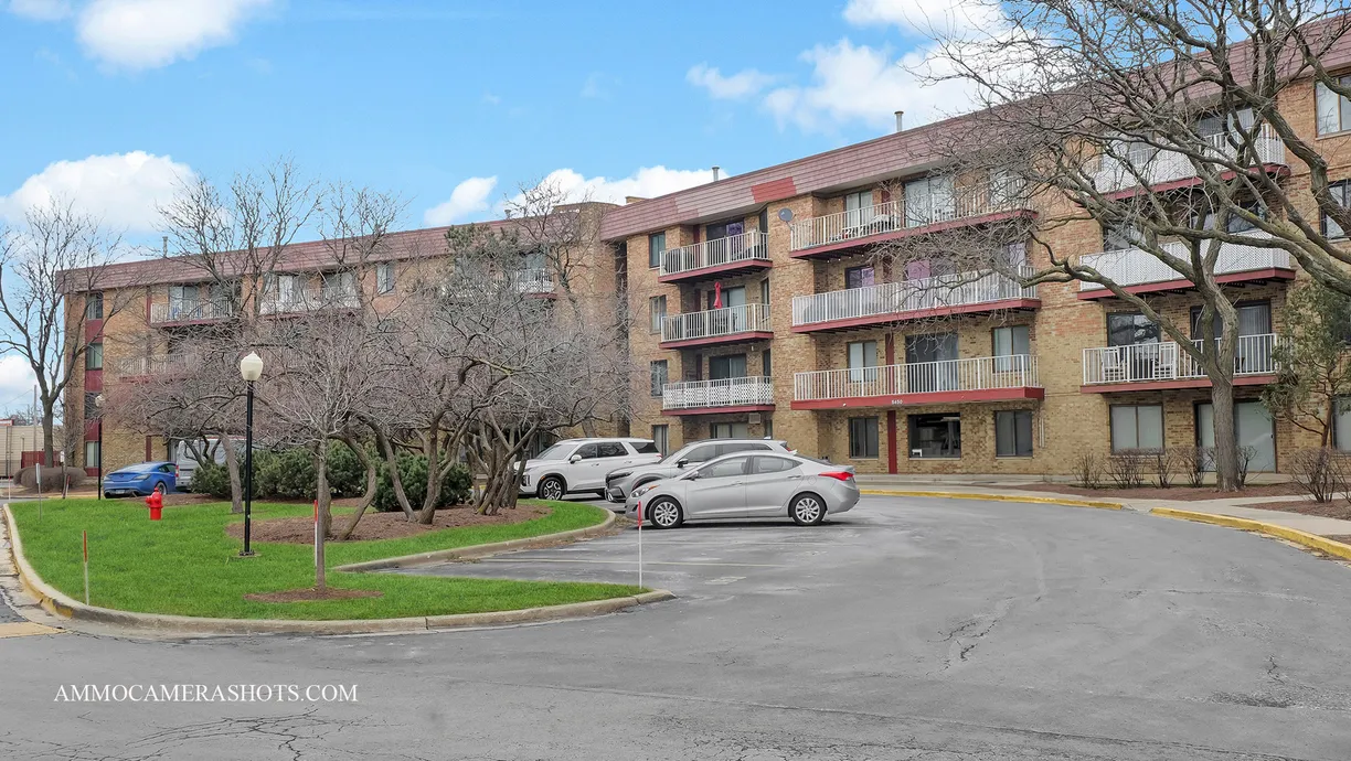 Chicago Real Estate | View 5450 Astor, 302 | 2 Beds, 2 Baths