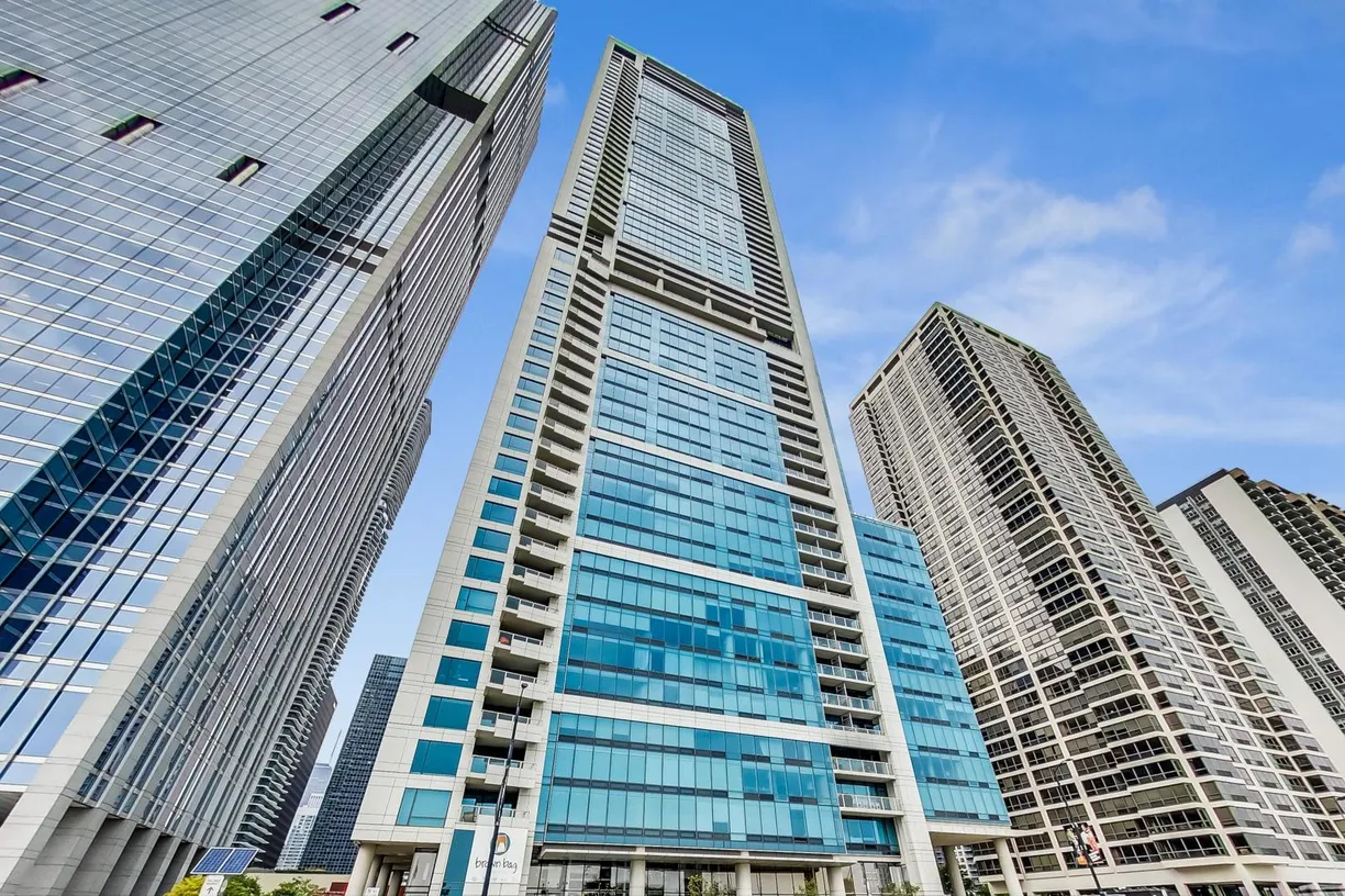 Chicago Real Estate | View 340 E Randolph, 506 | 1 Bed, 1 Bath