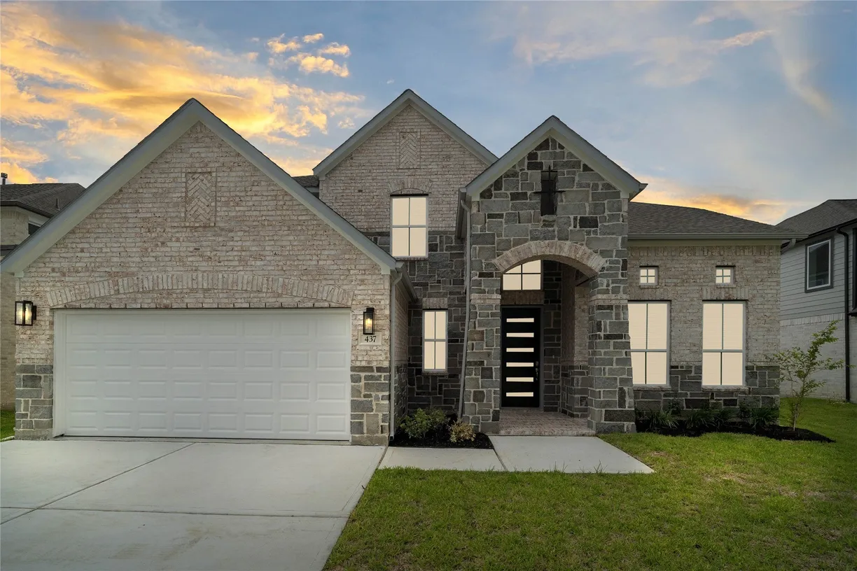 Houston Suburbs Real Estate | View 437 Piney Rocks Lane | 4 Beds, 3 Baths