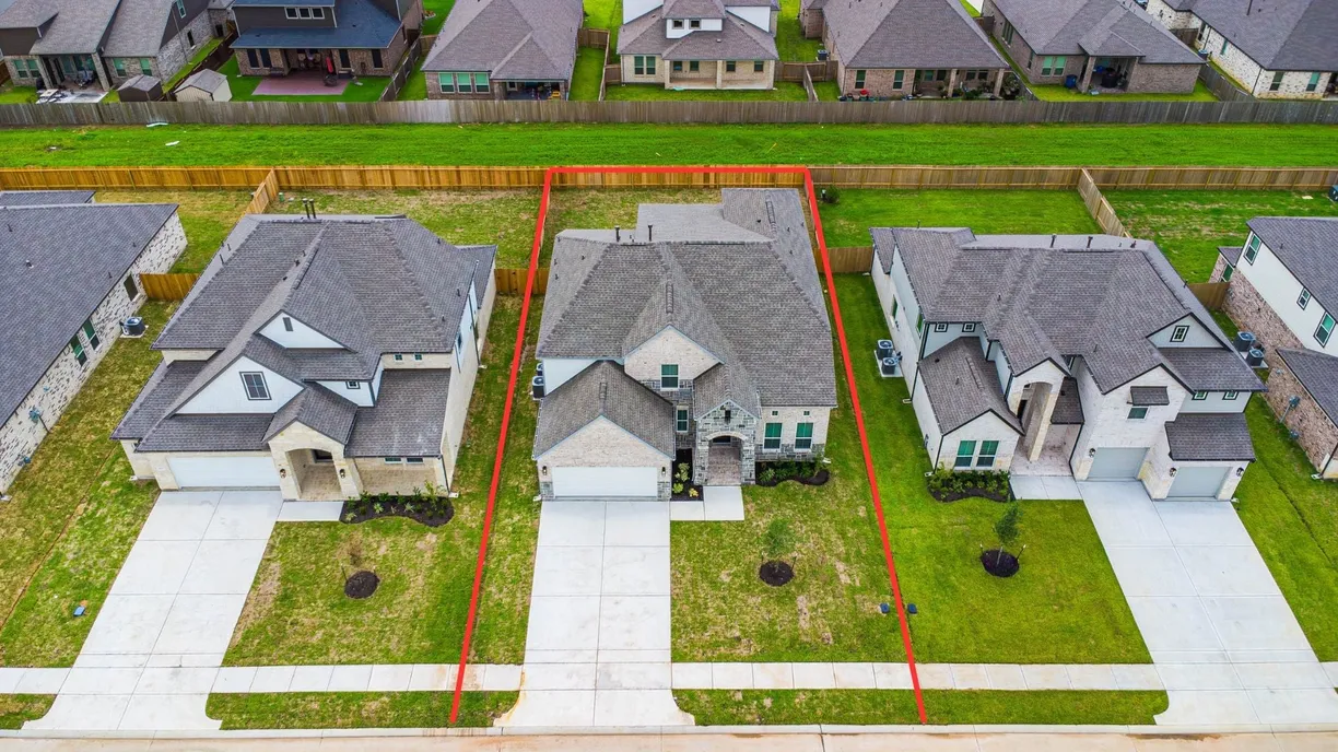Houston Suburbs Real Estate | View 437 Piney Rocks Lane | room 1