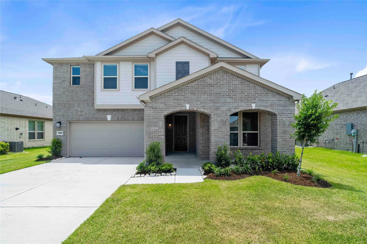 Houston Suburbs Real Estate | View 1004 Valley Crest Lane | 3 Beds, 2 Baths