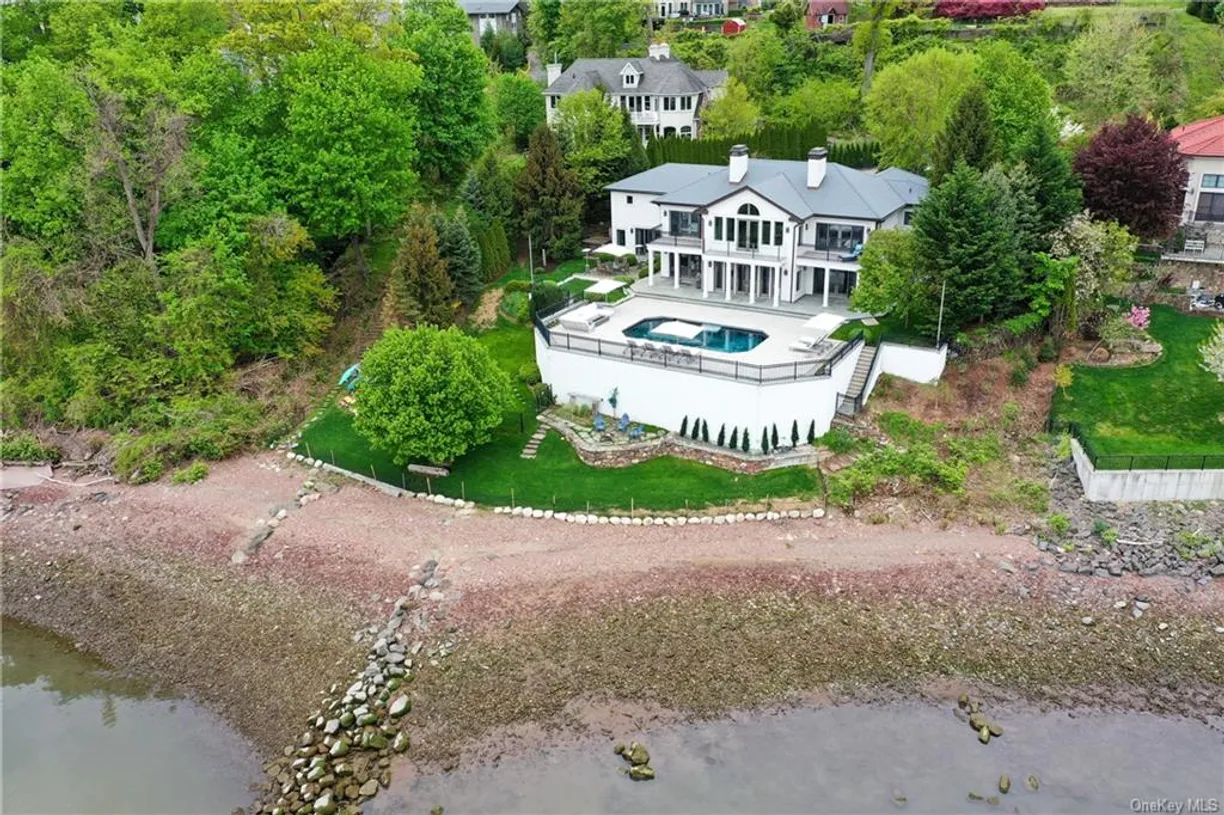Westchester Real Estate | View 11 Tompkins Court | 4 Beds, 4 Baths