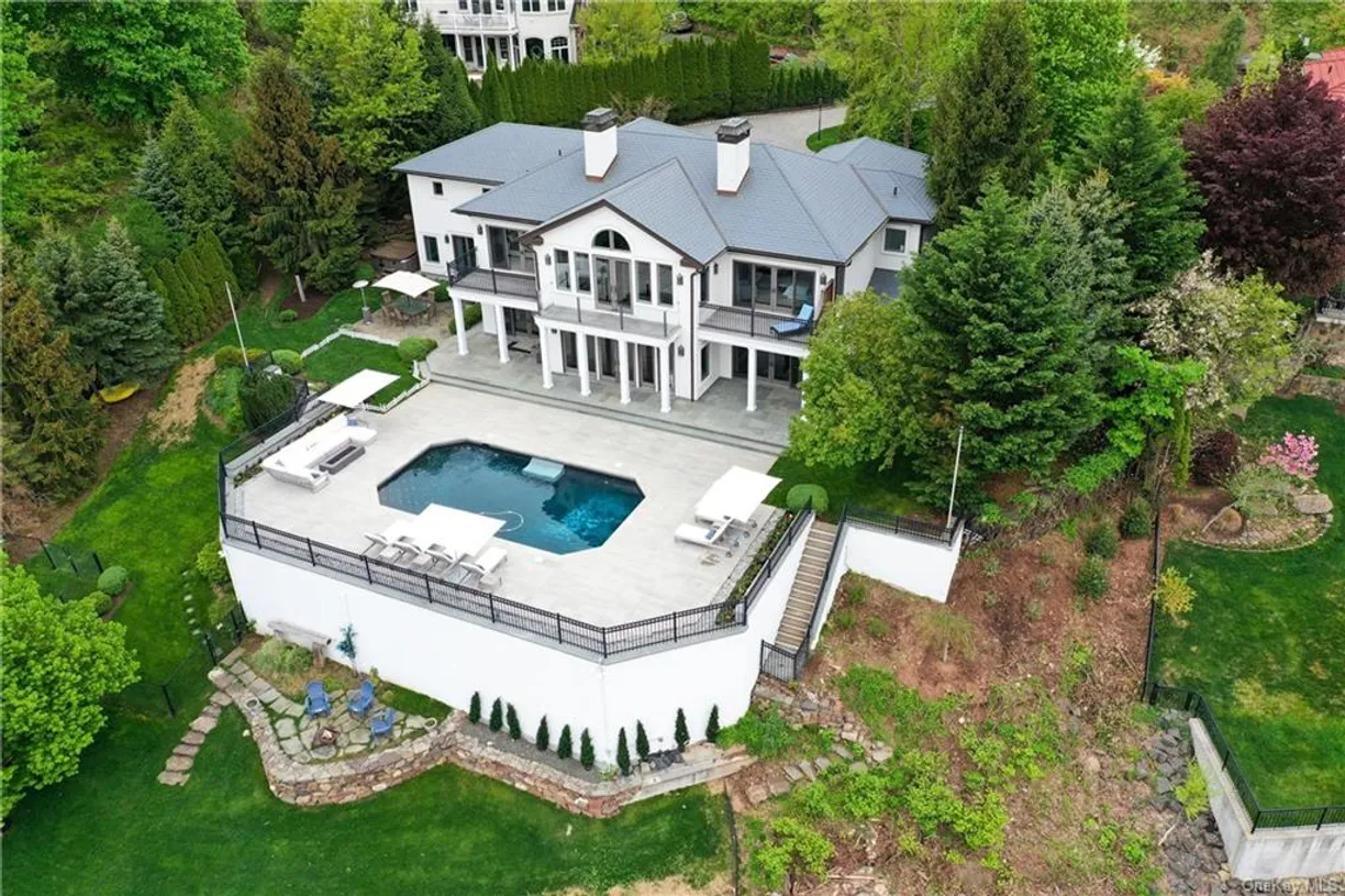 Westchester Real Estate | View 11 Tompkins Court | room 1