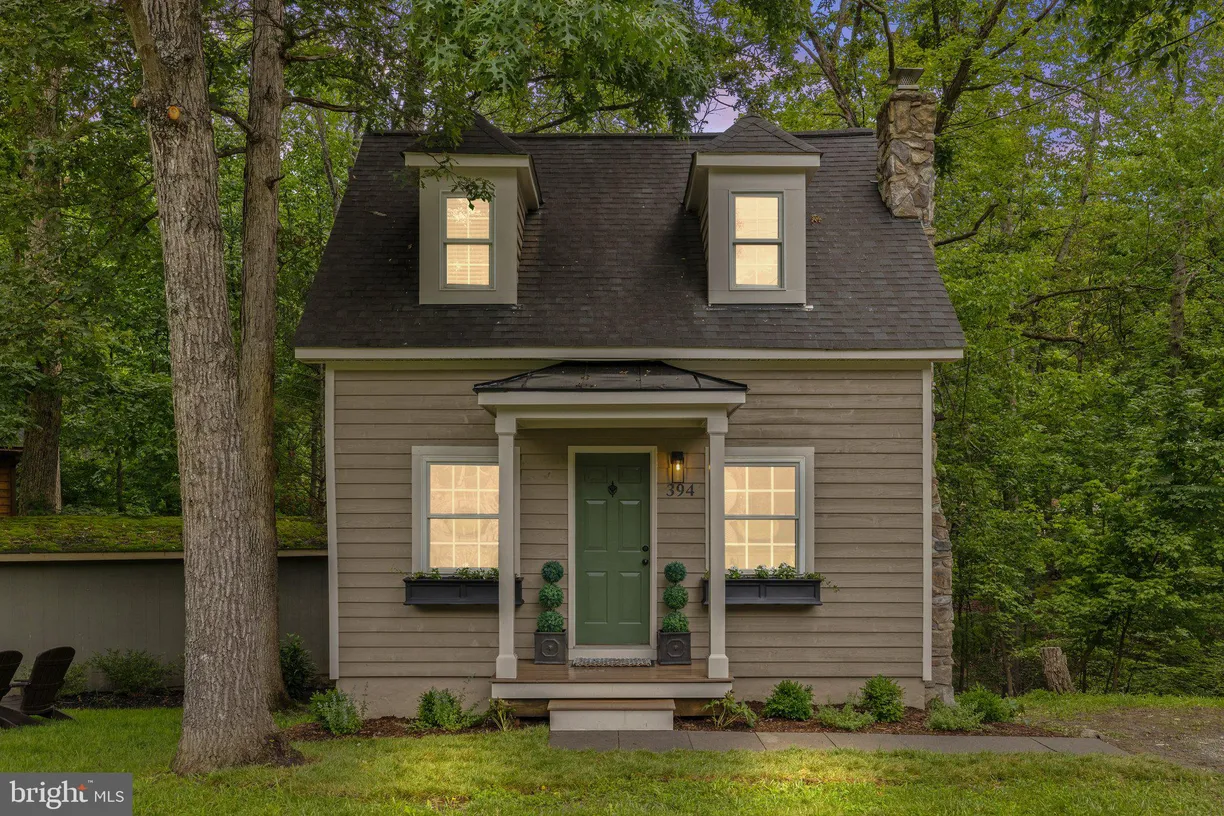 Washington Metro Area Real Estate | View 394 White Oak Lane | room 2