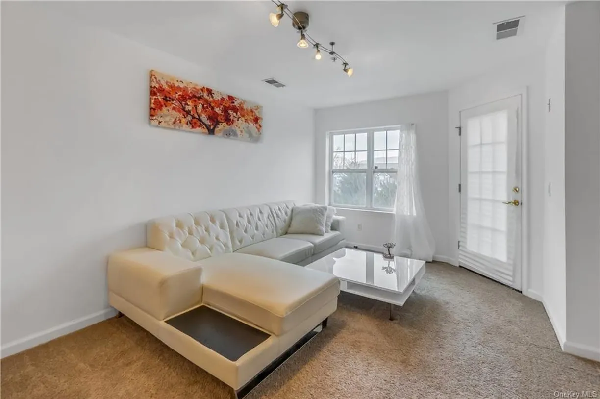 Westchester Real Estate | View 125 Riverbend Drive | room 2