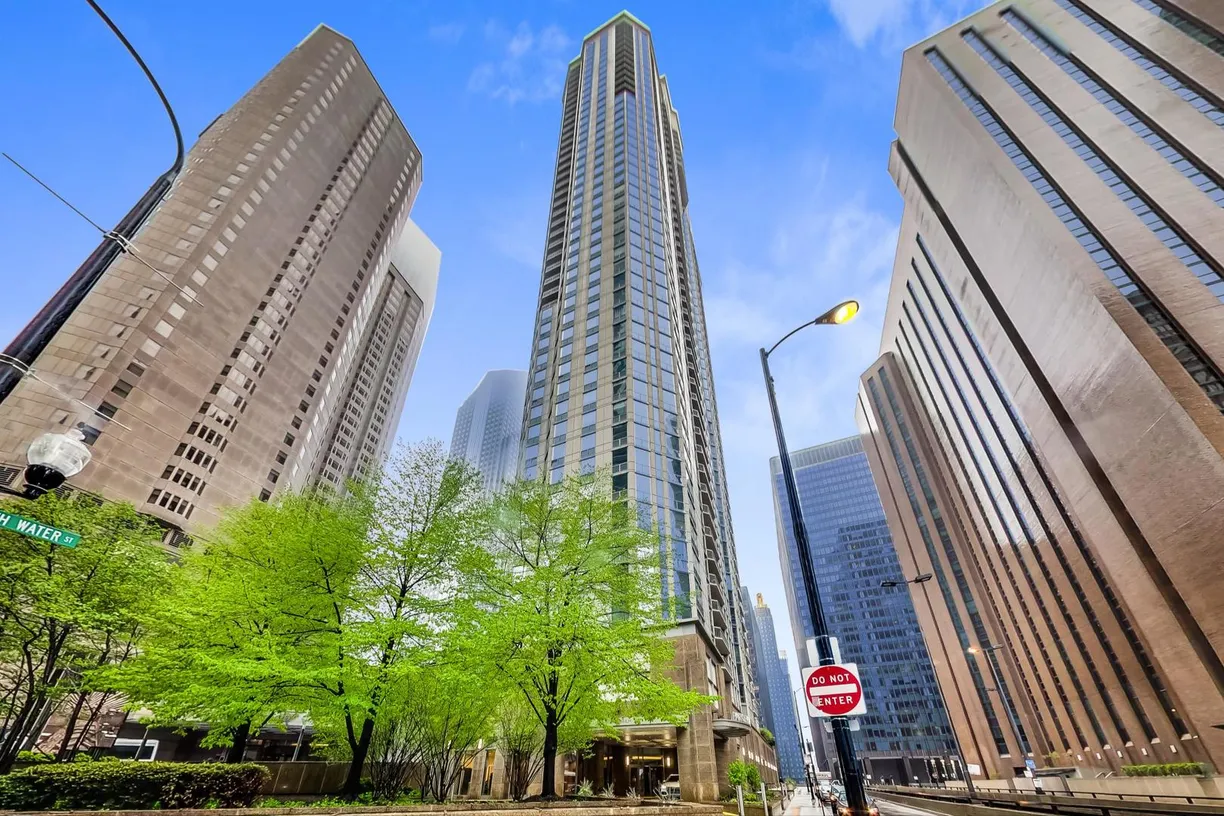 Chicago Real Estate | View 222 N Columbus, 4301 | 1 Bed, 1 Bath