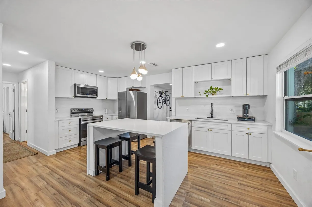 Sarasota/St. Petersburg Real Estate | View 1558 13th Street S | room 1