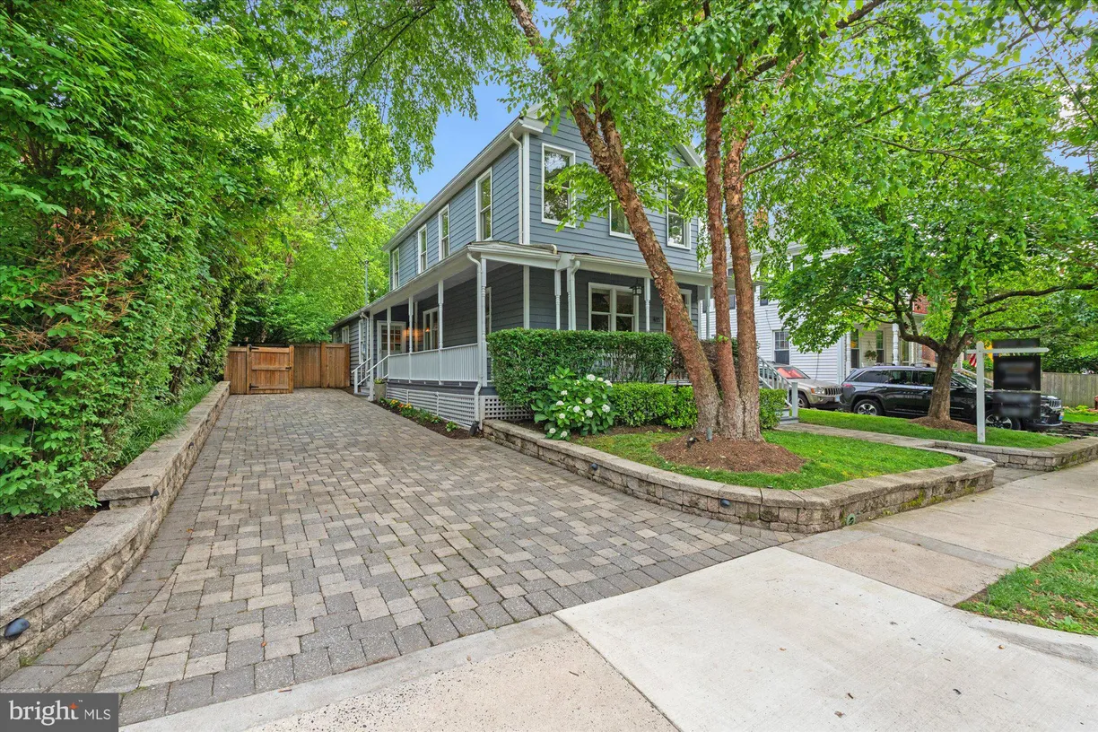 Washington Metro Area Real Estate | View 411 E Bellefonte Avenue | 4 Beds, 2 Baths