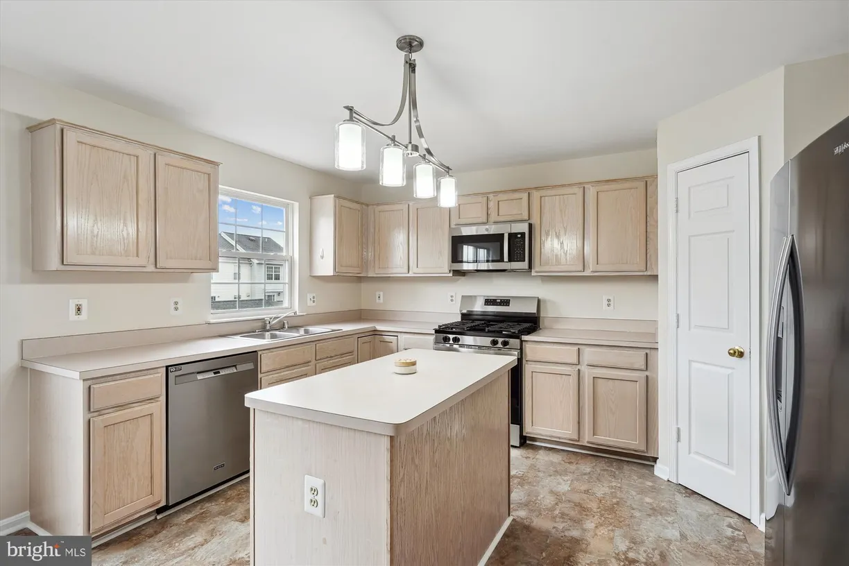 Washington Metro Area Real Estate | View 22953 Fleet Terrace | room 2