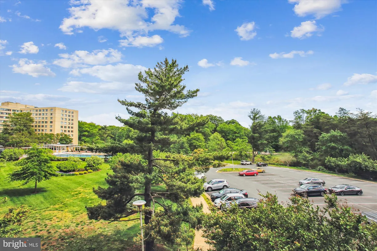 Washington Metro Area Real Estate | View 6641 Wakefield Drive Unit# 309 | room 2