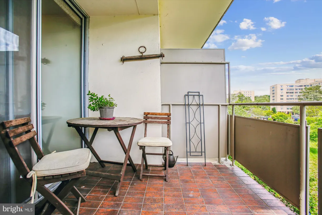 Washington Metro Area Real Estate | View 6641 Wakefield Drive Unit# 309 | room 1