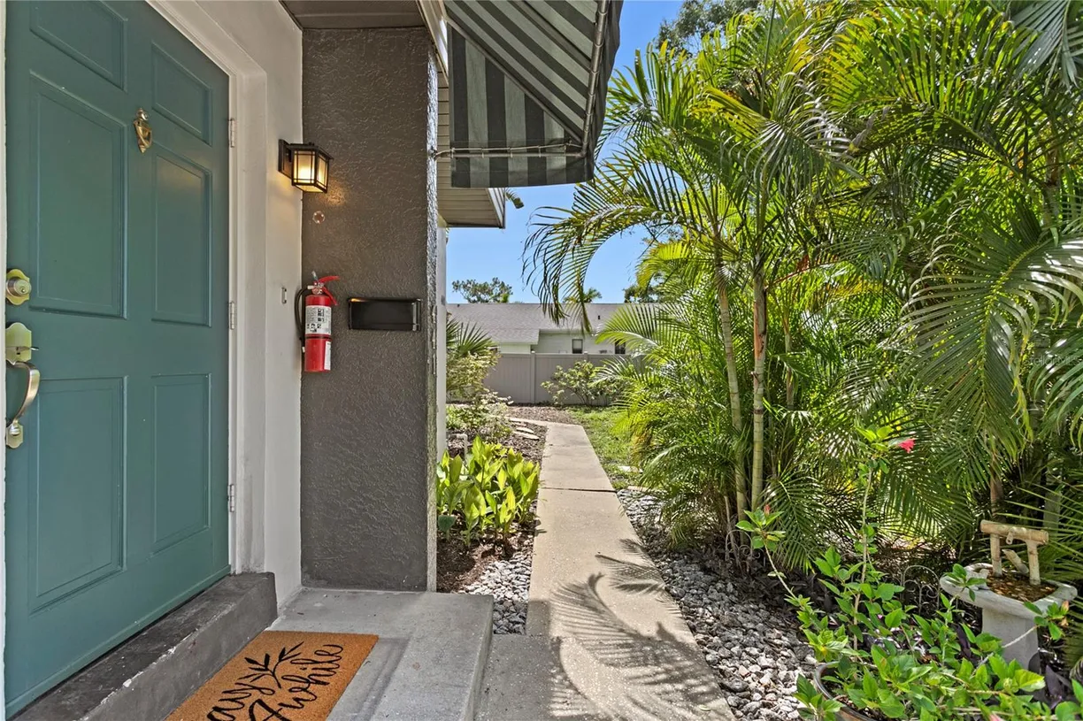 Sarasota/St. Petersburg Real Estate | View 441 75th Avenue N | room 1