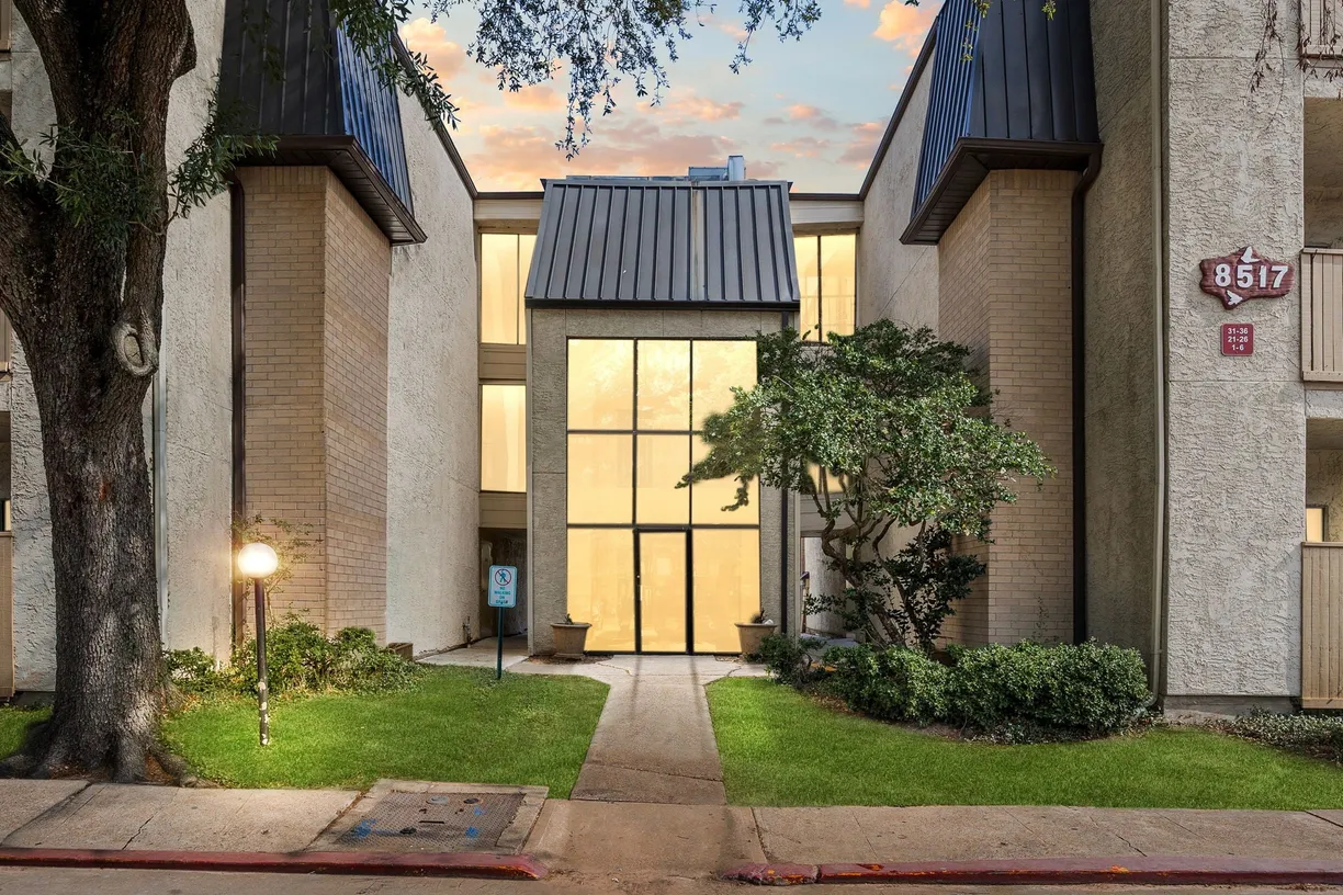 Houston Suburbs Real Estate | View 8517 Hearth Drive #31 | room 1