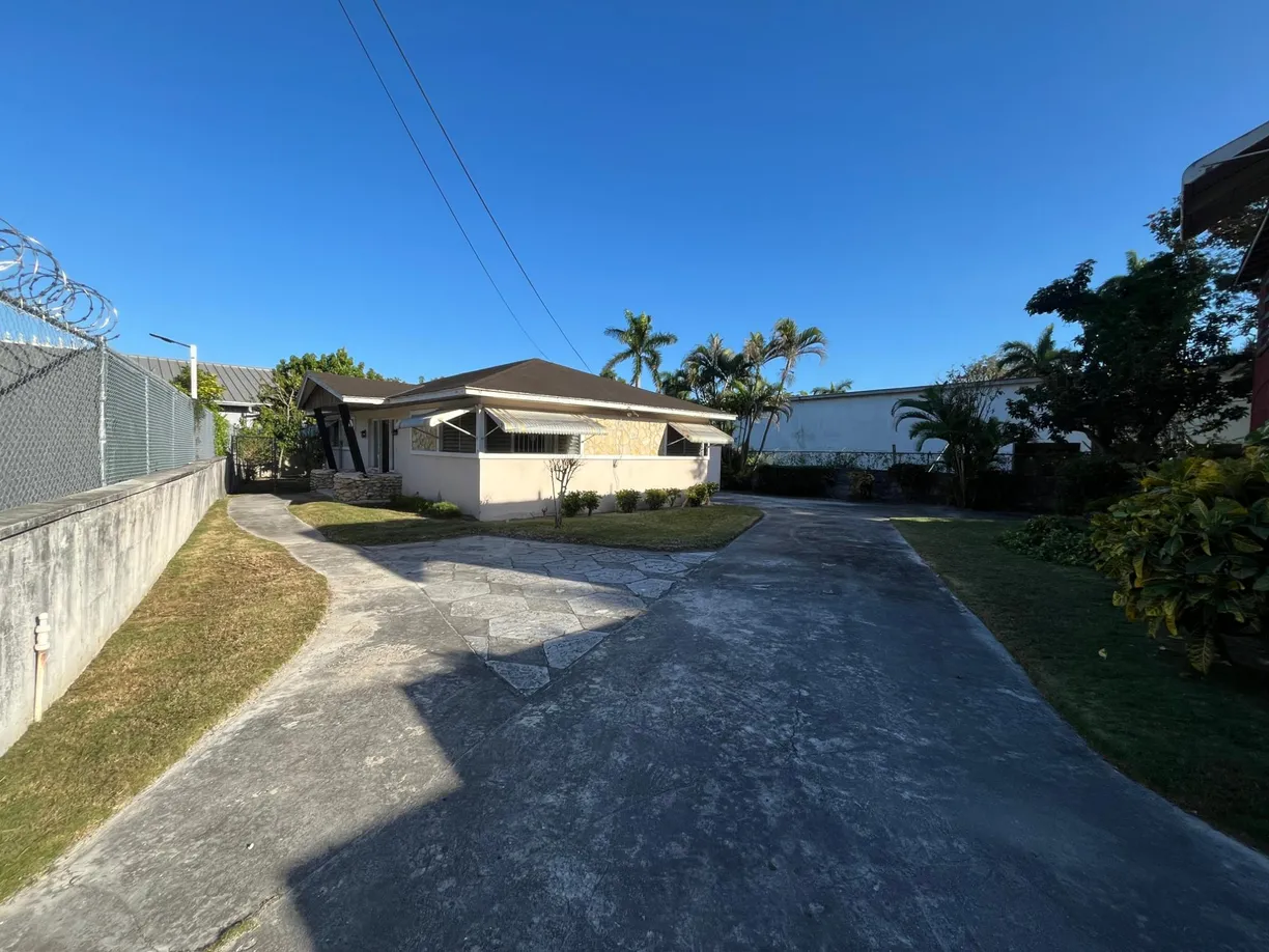 Bahamas Real Estate | View #5 Bakers Close #17 | 3 Beds, 2 Baths