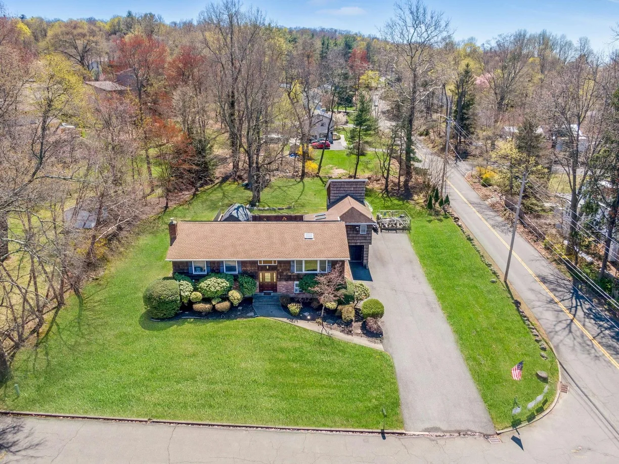 Rockland/Orange/NJ Real Estate | View 2 Aura Drive | room 1