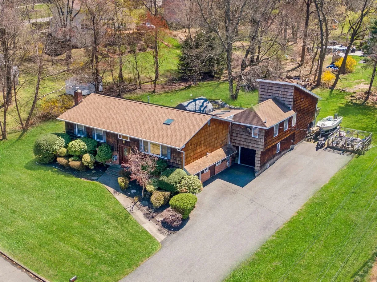 Rockland/Orange/NJ Real Estate | View 2 Aura Drive | 5 Beds, 5 Baths