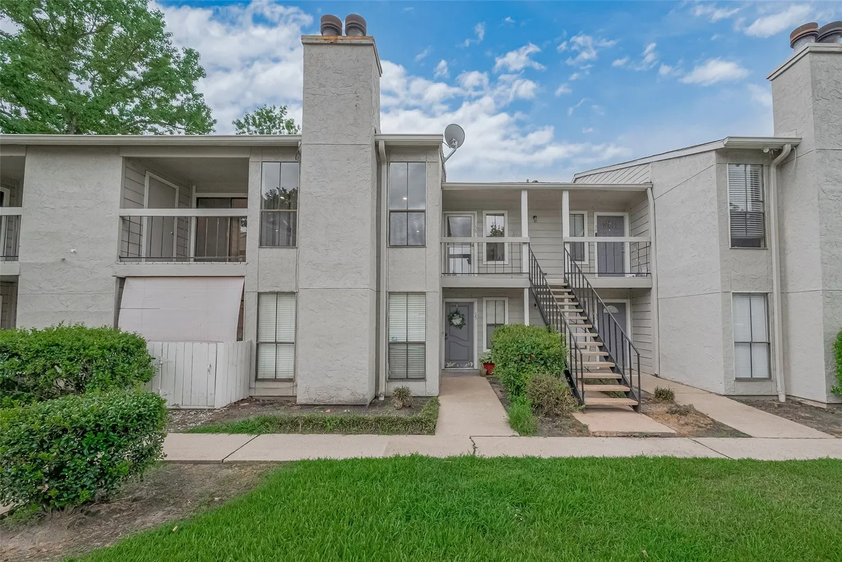 Houston Real Estate | View 17331 Red Oak Drive #36 | 1 Bed, 1 Bath