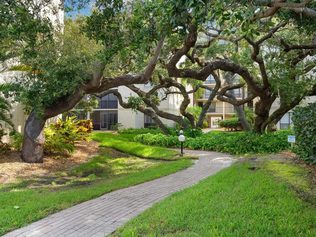Sarasota/St. Petersburg Real Estate | View 6157 Midnight Pass Road #E12 | room 2