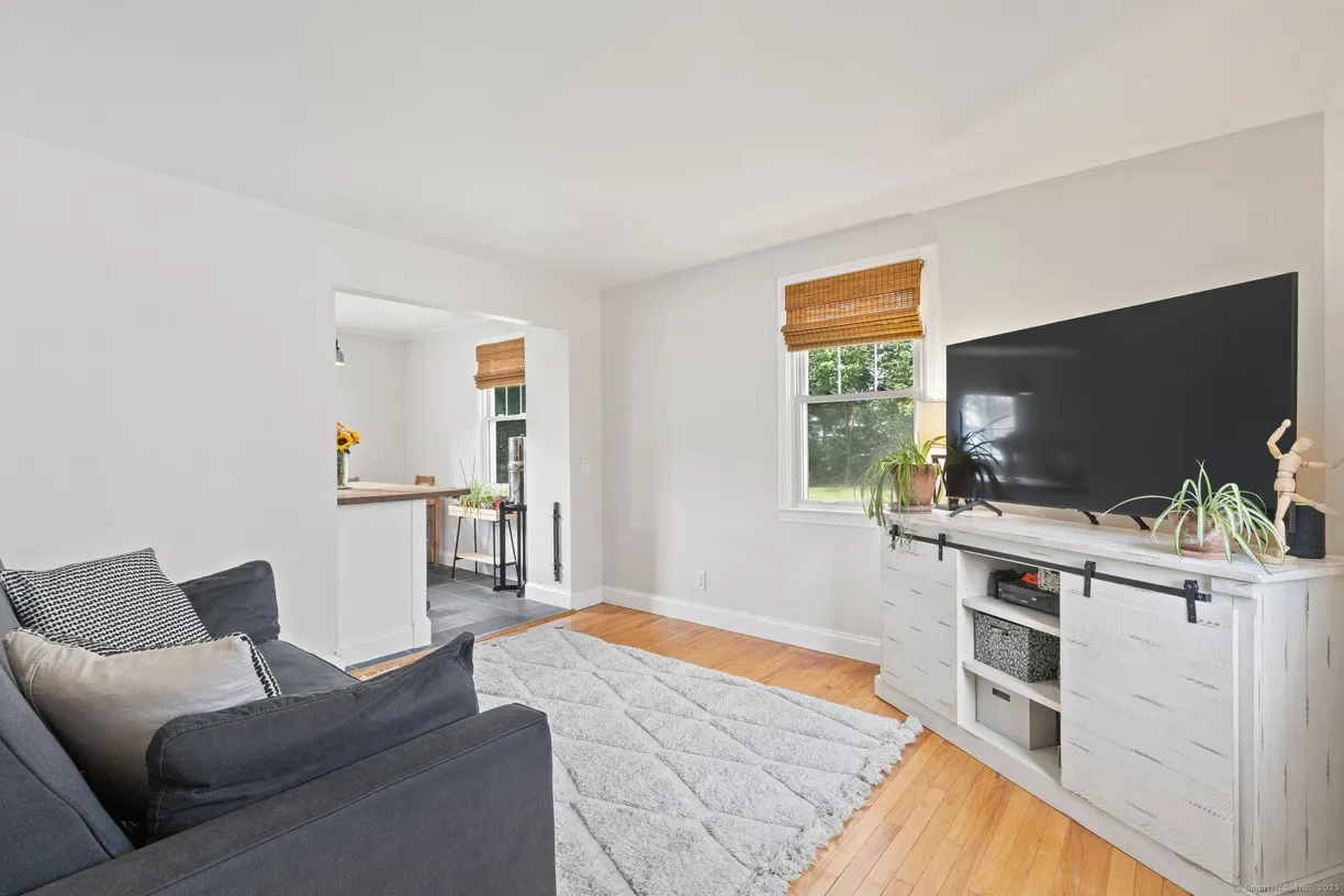 Greenwich Real Estate | View 407 Sylvan Knoll Road | room 2