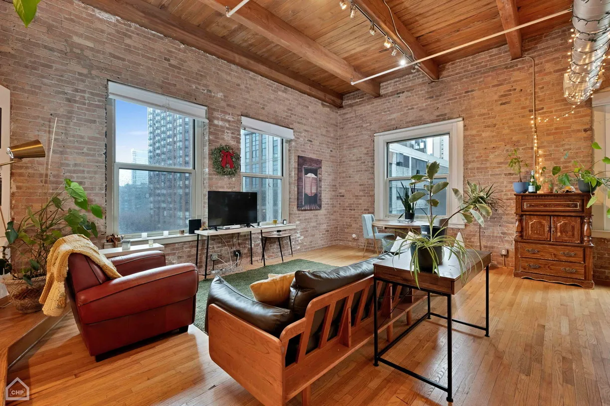 Chicago Real Estate | View 900 S Wabash, 701 | room 1