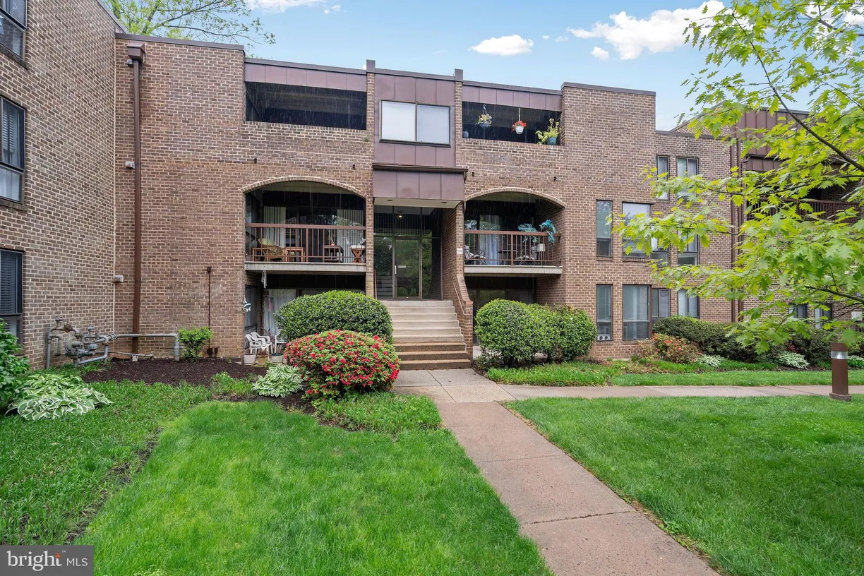 Washington Metro Area Real Estate | View 11208 Chestnut Grove Square Unit# 112 | 2 Beds, 1 Bath