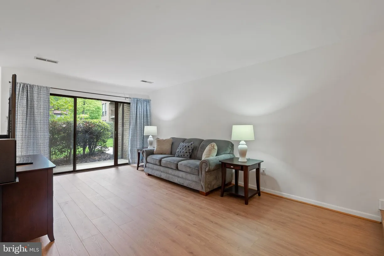 Washington Metro Area Real Estate | View 11208 Chestnut Grove Square Unit# 112 | room 2