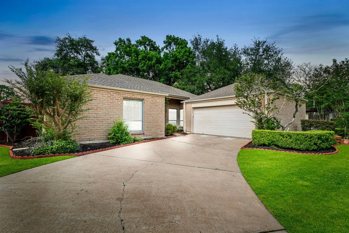 Houston Real Estate | View 11306 Ella Lee Lane | 4 Beds, 2 Baths