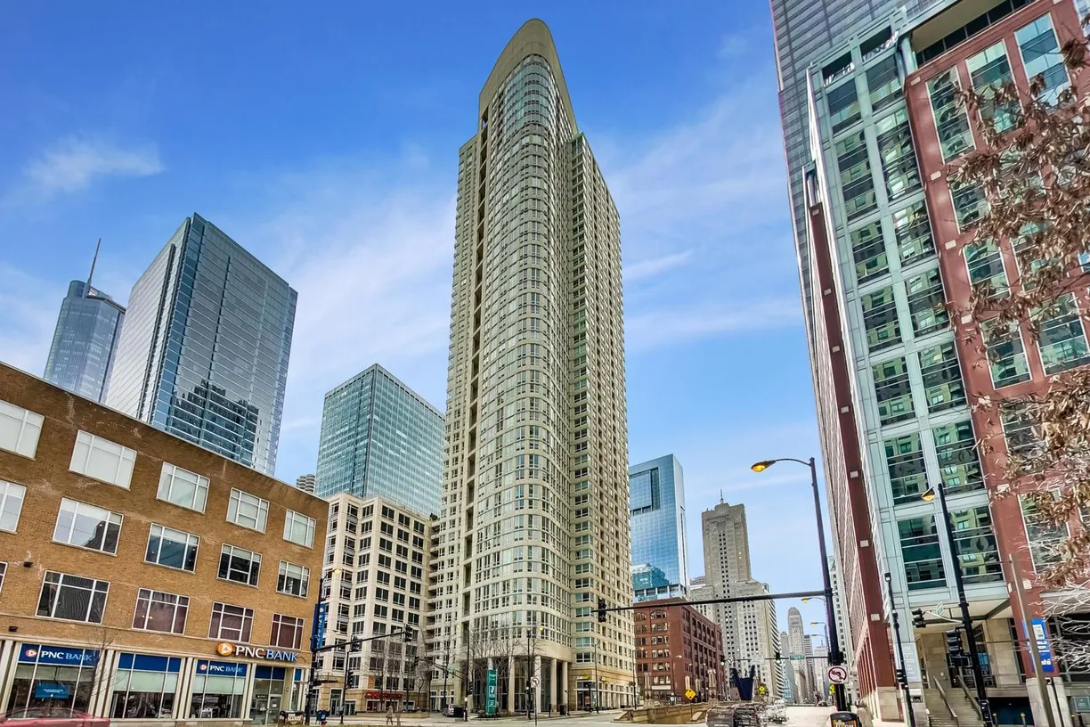 Chicago Real Estate | View 345 N Lasalle, 3505 | 1 Bed, 1 Bath
