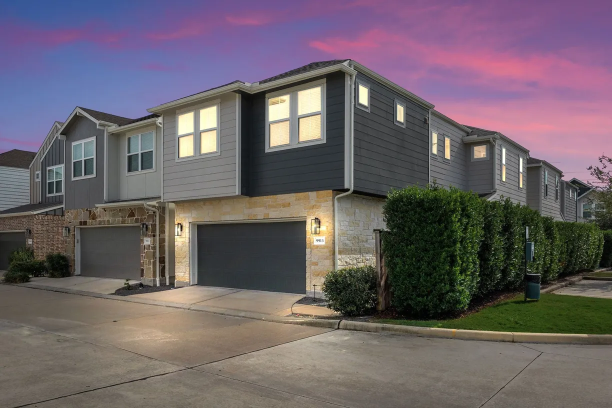 Houston Suburbs Real Estate | View 9913 Smokehouse Silo Lane | 3 Beds, 2 Baths