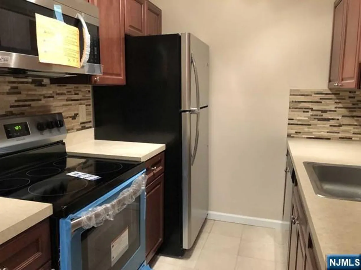 Bergen County Real Estate | View 13 Presidential Drive 13 | room 2