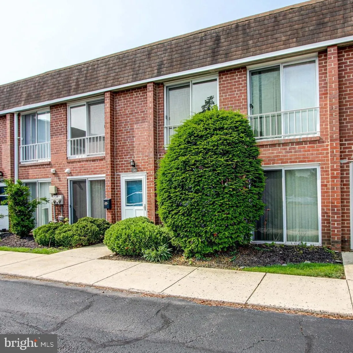 Central NJ/Bucks County, PA Real Estate | View 204 Saratoga Court | 2 Beds, 1 Bath