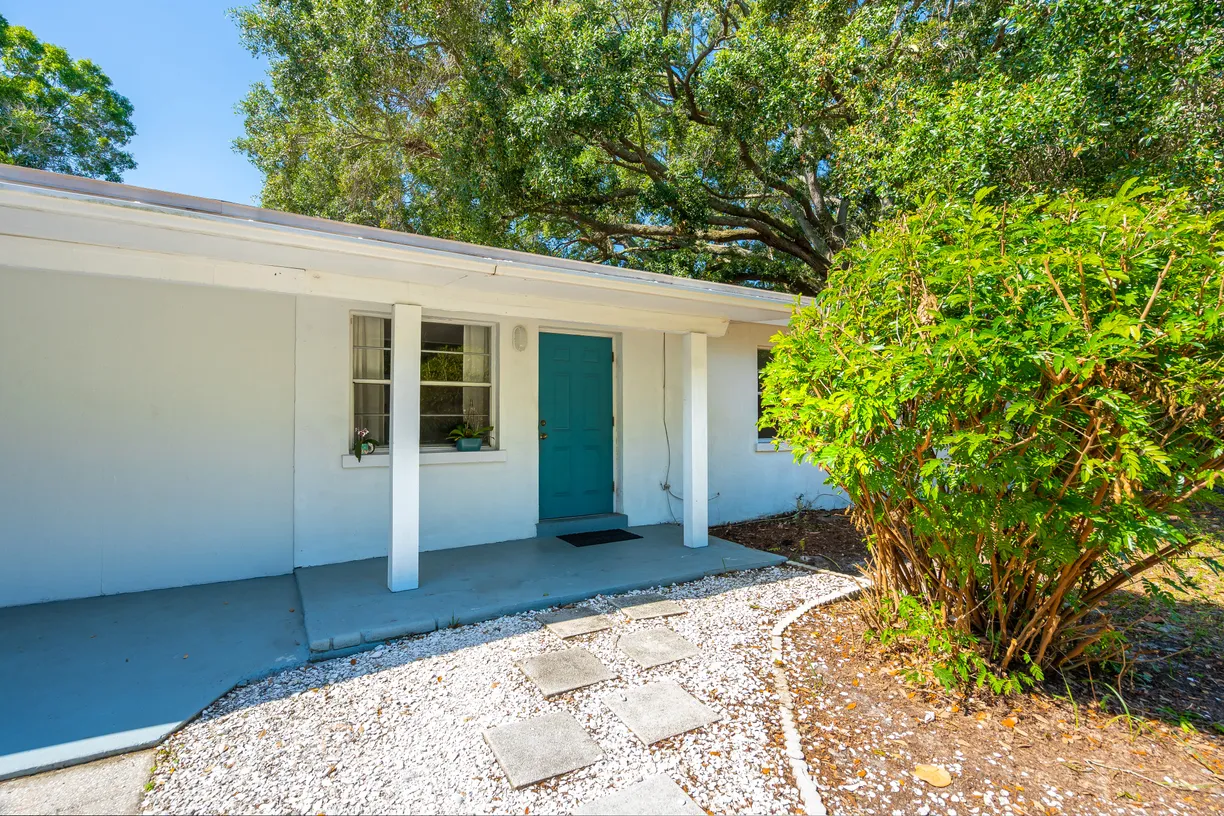 Sarasota/St. Petersburg Real Estate | View 2122 Temple Street | 3 Beds, 2 Baths